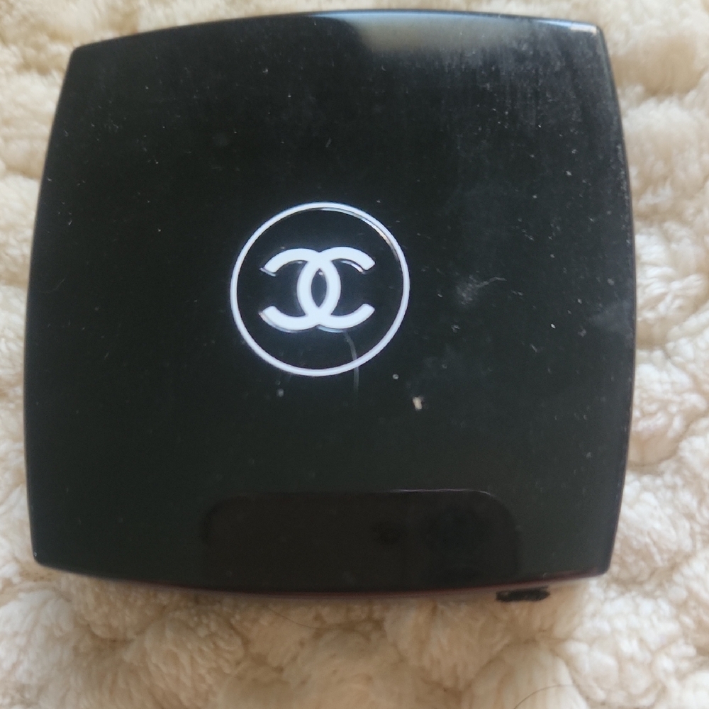 CHANEL Glossy Black Makeup Compact